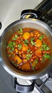 Butter Beans & Potato Curry A can of butter beans can be a true lifesaver. This is a quick and simple butter beans curry recipe that will be made in under 30 minutes. A perfect dish before load shedding hits! INGREDIENTS - 1/2 onion, sliced - 1/4 teaspoon jeera seeds - 1/4 teaspoon fennel seeds - 1 elachi pod - 1 cinnamon stick - 2 cloves - 1 teaspoon garlic - 2 sliced chillies - 1 sprig of curry leaves - 1/4 teaspoon dhania jeera powder - 1/4 teaspoon breyani spice - 1/4 teaspoon turmeric - 2 t