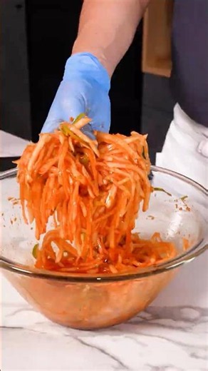 Crispy and Refreshing Korean Side Dish: Mu-saengchae 🥬