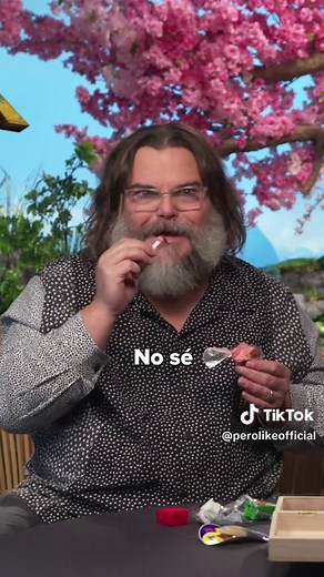Jack Black Speaking Spanish and Trying Mexican Candy | Nacho Libre