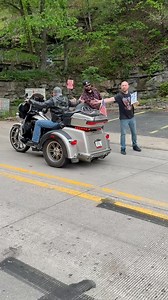 This is NOT the reaction he was expecting from police when he asked bikers for a high five | CycleDrag