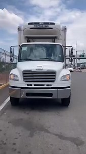 332K views · 1.2K reactions | Torton Freightliner 2016 Refrigerado Transmisión Manual de 10 vel Motor Cummins de 330 HP Caja térmica de 26 pies Equipo Thermoking 880R Para 20 toneladas de carga Suspensión de aire y freno de motor Para placas federales o estatales Cualquier prueba con confianza Precio: $1,099,000 Ubicacion: Aguascalientes Mas información al 4492090823 | Camionero al cien | Facebook