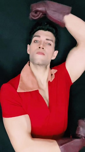 Gastón ha vuelto con nuevo look y busca a BElle