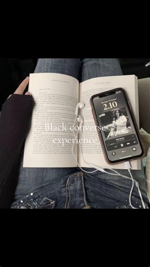 Why I Love My Converse Sneakers: The Perfect Autumn Style