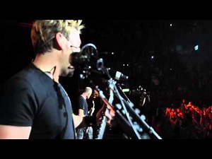 Nickelback "Burn It To The Ground - Stockholm 2012