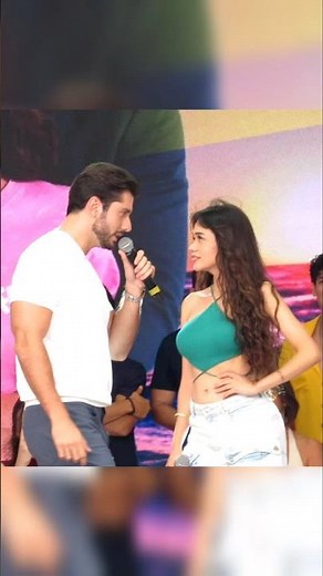 Rodrigo Brand and Mayra Goñi from Valentina Valiente kiss live at Megaplaza 2026 #tv #novelas