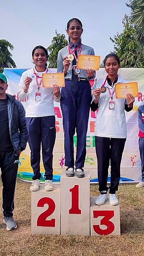 Yashika Chandak on Instagram: "Kya mtlb youtube shorts dekhti thi 😀 . . . . . . . . . . . . . . . . . . . #academics #straightA #interviews #boardstopper #innews #viral #trending #shakeittothemax #academiccomeback #study #topper #exammemes #examresult [Shake it to the max, self edit, straight A student, studious, topper]"