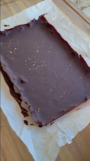 Easy Peanut Butter Chocolate Protein Bars 🍫🥜 #recipe #proteinbars #proteinsnack #healthyrecipes