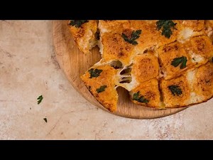 Savory tomato bread: fluffy and full of cheese!