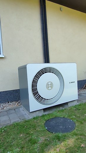 5.1K views · 94 reactions | Heute gesichtet: Die Compress 6800i AW in freier Wildbahn in Berlin. Die ganze Story gibt es bald hier. Mehr Infos zur Compress 6800i AW Wärmepumpe von #Bosch hier: https://bit.ly/Bosch_CS6800iAW23 | Bosch Home Comfort | Facebook