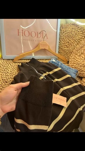 Löly Störè on Instagram‎: "Hoodia..🧸 البلوفر المقلم بقي زياده لون 😌 نبيتي و بني و اسود و ابيض #عروض_تخفيضات #shein #الشعب_الصيني_ماله_حل😂😂 #الريتش_في_زمه_الله💔😣"‎