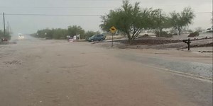 Flash flooding on roadways in Apache Junction, Arizona | Latest Weather Clips | FOX Weather