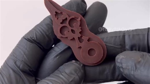 Cake artist outdoes herself by creating a spec-tock-ular 'Chocolate Clock'