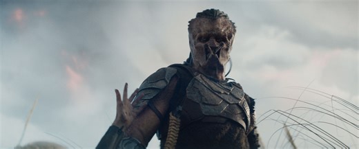 11K views · 79 reactions | El cazador se convierte en presa. Un joven Yautja (encarnado por Dimitrius Schuster-Koloamatangi) y una Elle Fanning sintética intentan sobrevivir a toda la flora y fauna de un planeta alienígena en el tráiler final de #PredatorBadlands, Escrita y dirigida por ('Predator: Killer of Killers', 'Prey'), la película llegará a los fines de nuestra región el 6 de noviembre. #DepredadorTierrasSalvajes #Predator #Depredador | La Cuarta Pared | Facebook