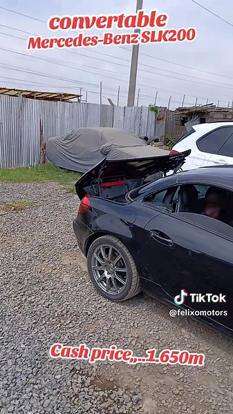 Explore the Mercedes-Benz SLK200 Convertible in Detail