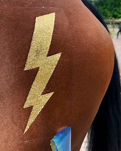 Add some extra sparkle to your horse's coat using these temporary glitter tattoos 🐴✨ | Furry Tails