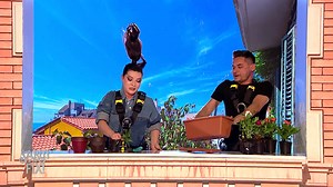 113K views · 3.4K reactions | SĂRIȚI DE PE FIX | Vloggerii Anca Dinicu și Mihai Rait îți arată o lecție gratuită de grădinărit CU CAPU-N JOS | PRO TV | Facebook