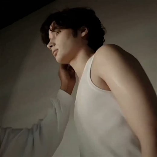 Huening Kai modelando en 2023… pero parece del 2025 #kpopedit #tTXT #Bigboy