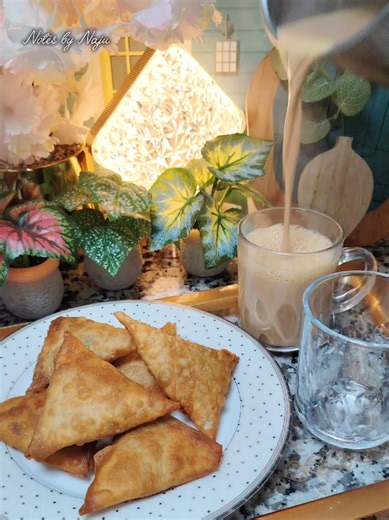 Golden, crispy, and bursting with flavor ✨ My homemade beef keema stuffed samosas are perfect for a cozy iftar. Every bite is crunchy, savory, and utterly satisfying. The detailed recipes for my no-fail homemade samosa sheets and beef keema are already on my profile. Easy, homestyle, and perfect for Ramadan evenings 🌙 Do check them out and hit save. And I’ve used a simple all-purpose flour and water mix to bind the edges. 💾 Save this for your iftar plans ❤️ Like if you love crispy treats ➡️ Fo