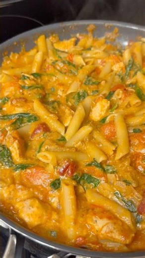 10-Min Creamy Tomato Chicken Pasta is BETTER than take-out! 🤤 Quick Dinner #shorts