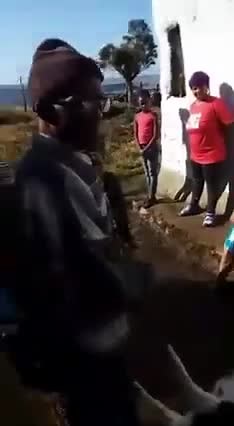 Haayi Mamboyi uthi la bhokwe bajongene before ayidlwengule 😂😂😂😂😂