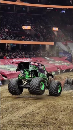 This Grave Digger Stunt Is LEGENDARY #monsterjam #shorts #monster