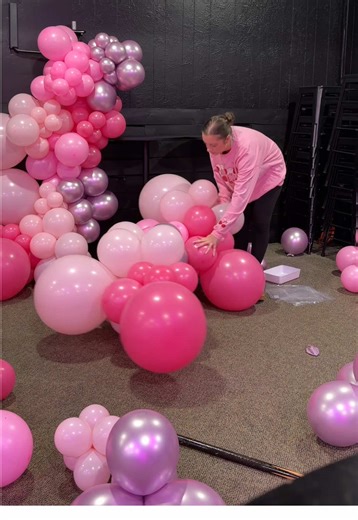 Believe it or not there were a million more pops to these balloons 🙃 I️ neverrr buy cheap Amazon ones, and last minute thought it would be fine…. NOPE… now they are all deflating & look horrible 😂 my bad! #balloons #balloongarland #amazonballoons #amazonfinds #fail