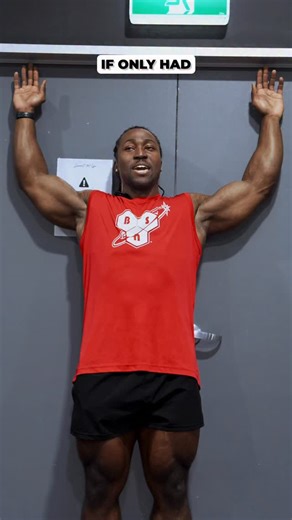 10 minutes to warm up before bench ?- Stop skipping your upper body warm-up before bench day! - this one for the lovely young man that came up to me and requested for upper body stretches /warmups 👇 Boost your pressing power, shoulder stability, and range of motion with this quick pre-bench warm-up. Whether you’re chasing PRs or just getting in a solid push session, this is your key to injury-free gains and better activation. Before a solid bench / chest day I’ll also have my @bsnsupplements co