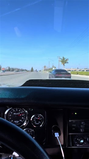 #srthellcat vs #chevelle #supercharged #hellcatchallenger Gets a car and the hit since he never lines up..chase is a race,even more embarrassing for him #chevrolet