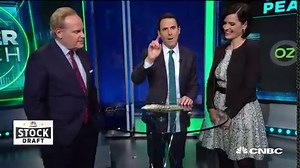 Mentalist Oz Pearlman shows off his CNBC 2019 Stock Draft 'advantage'
