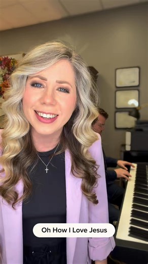 Jasmine Christmas Brady on Instagram: "Oh How I Love Jesus 🙌🏻 Yes I do! Tell me why you love Him tonight ♥️ #gospeltiktok #christiantiktok #gospel #worshipleader #gospelmusic"