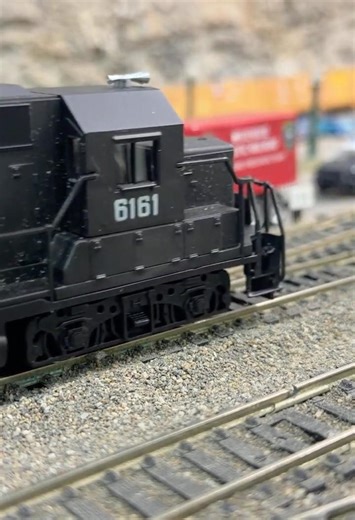 SP NW2 delivers an old PennCentral SD45 to the museum