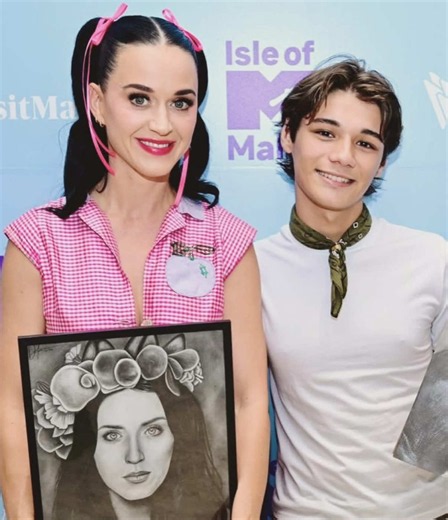 Katy Perry in Malta: Prince of Malta Icon Visit and KatyCats Moments