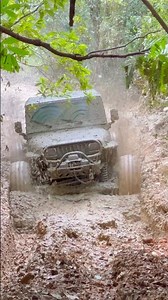 Bestia v8 turbo. El Spartacus Jeep YJ con 43”. #Offroad #4x4extremo #mud