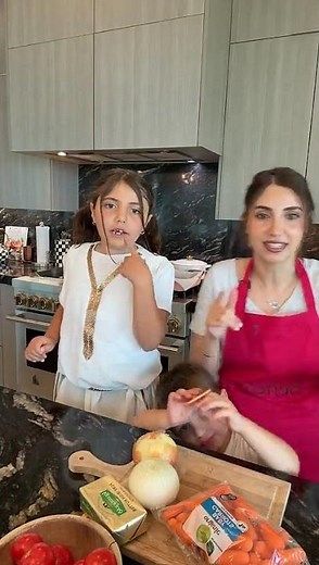 Asala Al Maleh cooks and cleans Asala Al Maleh routine🌸💕 #funny #comedy #food #memes anazala family