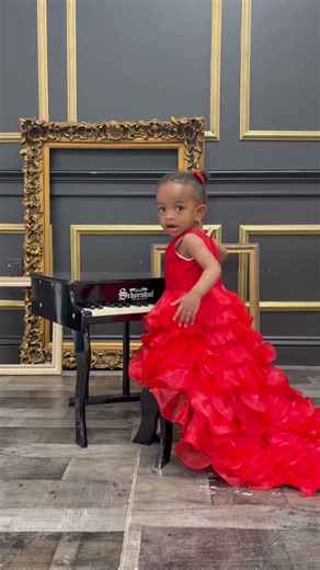 First birthday photoshoot ideas. First birthday photoshoot for little girls