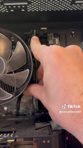 Fixing pins on a cpu isn’t the easiest but it can be done with some patience and steady hands. Now fixing a socket is 10x worse so consider this a lucky repair. #pcrepair #computerrepairguy #computerrepair #techrepair #laptoprepair #gamingpc