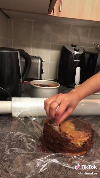 Storing Cakes in the Fridge: Tips and Guidelines