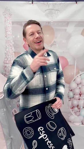 Patpat Paul is here 😆 Come to our live show and check all our new items!