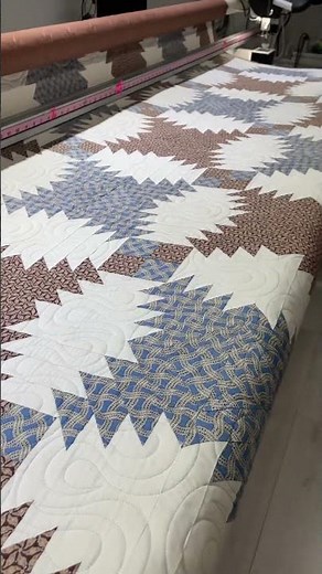 Leslie’s “Pineapple” quilt