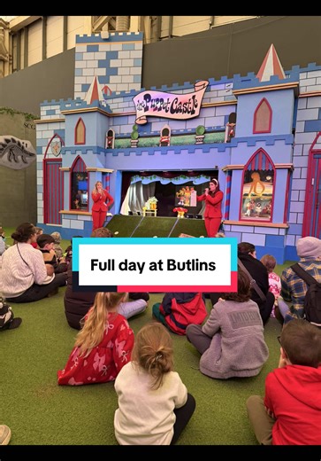 If you love queuing you will love Butlins #maskedsinger #butlins #butlinsminehead #redcoats #staycation