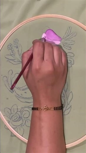 Hand painted birds 🕊️ Easy tutorial of bird #fabricpainting #clothingbrand #threadandpaint #shorts