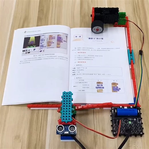 RayPCB on Instagram: "Automatic page turner #robotprogramming #scratch #RayPCB #DIY #DIYprojects #electronics #engineers #engineering #hardware"