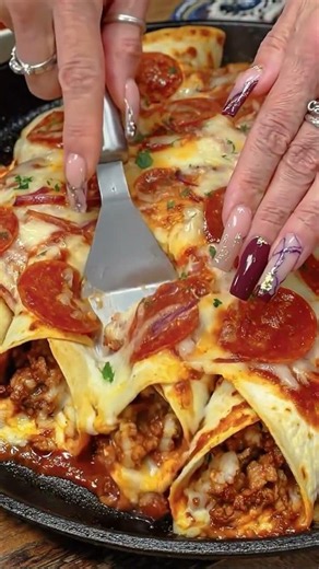 Cheesy Pepperoni Tortilla Bake 🍕🧀🔥 | Easy Baked Beef Wrap Casserole Recipe