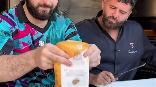 意大利玛格丽特披萨：为致敬玛格丽塔王后而诞生的披萨，意大利标志性美食，你想尝尝吗？