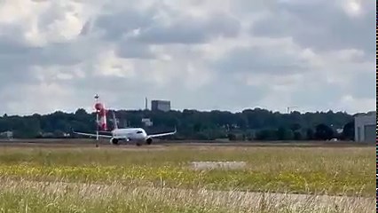 57K views · 1.9K reactions | FIRST FLIGHT / The Airbus #A321XLR (F-WXLR) took off from Hamburg XFW at 11:05 LT on its first flight. Range: 4700 nautical miles, about 18% more than the current A321LR. Video: Andreas Spaeth twitter.com/spaethflies | Aeronews | Facebook