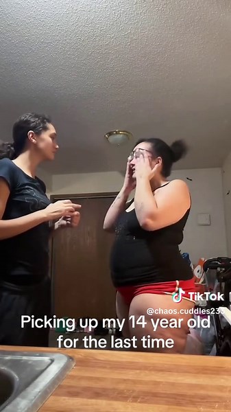 Cherishing the Final Hug with My Child – A Memory That Will Last Forever 💖 #FinalHug #GoodbyeMoment #EmotionalGoodbye #CherishEveryMoment #ParentAndChild