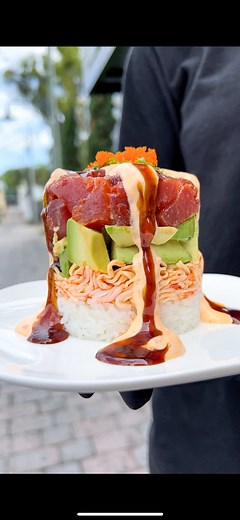This is your sign to get a Sushi Stack from @wavemountdora 🪧🍣🙌🏼 If it made you stop scrolling, imagine how good it actually tastes! 👀🤤 Made with seasoned sushi rice, our signature spicy krab mix, fresh avocado, and spicy tuna! Then drizzled in spicy mayo and eel sauce, with a sprinkle of masago, green onion, and sesame seeds. Have you tried it yet?! 😍