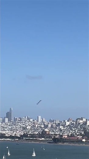Getting Closer Blue Angels San Francisco Bay Area Golden Gate Bridge #blueangels