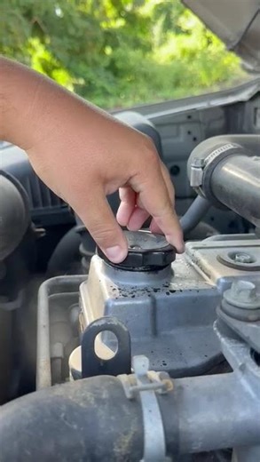 sabes cual es el problema? motor #mitsubishi 4M40, exceso de soplo de aceite!!!