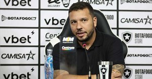 Brito fala em deixar legado no Botafogo e garante: 'Trabalho não vai parar'